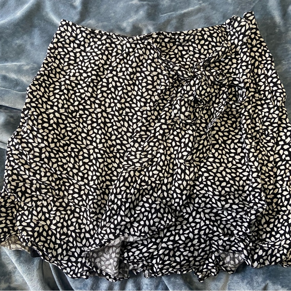 Abercrombie & Fitch Black and White Mini Skirt
